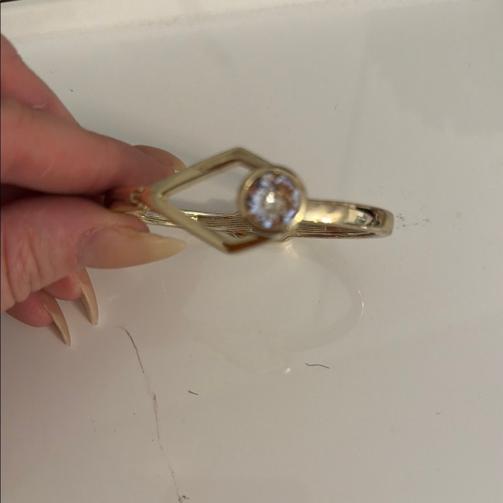 Chic Silver Bracelet with Crystal Detail